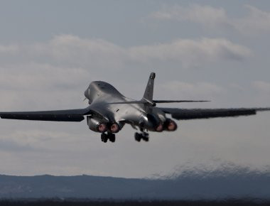 Ήρθαν για να μείνουν τα αμερικανικά στρατηγικά βομβαρδιστικά στην Ευρώπη (βίντεο)